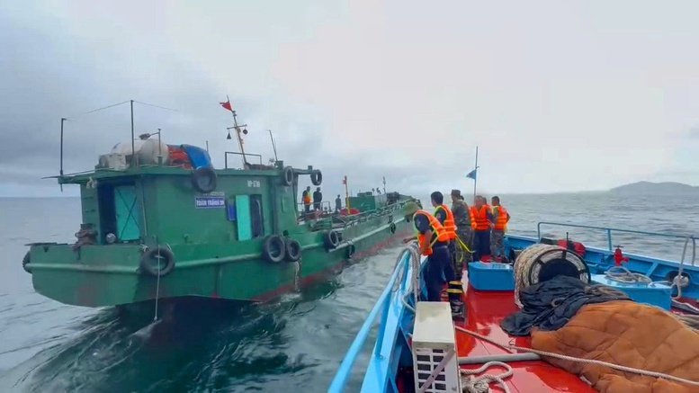 Hải quan phát hiện tàu chở hơn 70.000 lít dầu FO trên biển