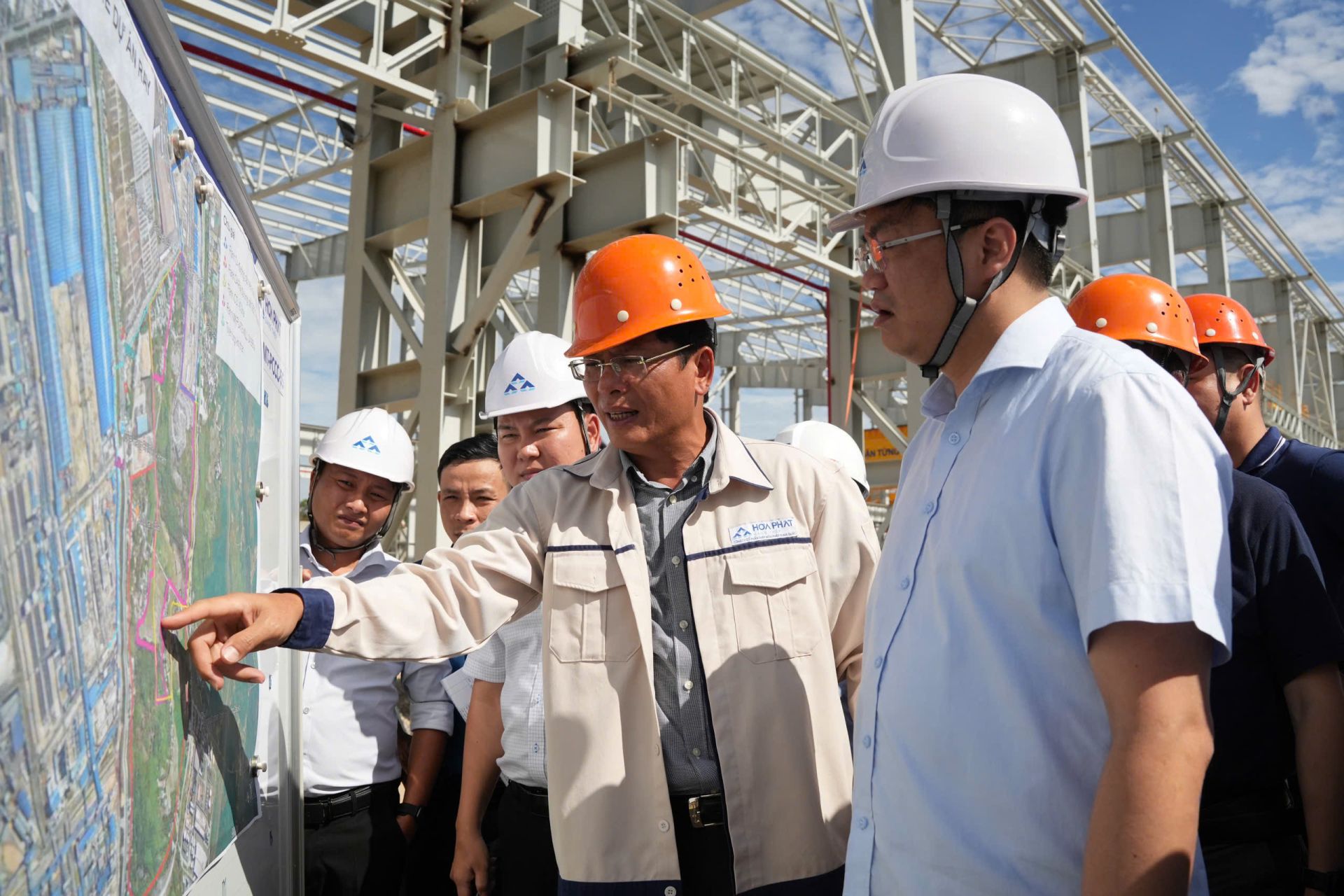 Chủ tịch UBND tỉnh Quảng Ngãi thăm, làm việc tại thép Hòa Phát Dung Quất
