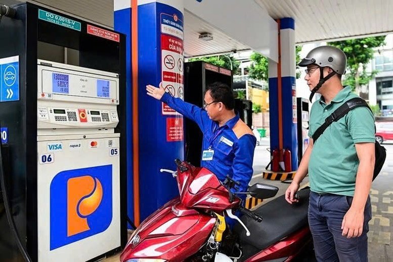 Giá xăng tiếp tục giảm
