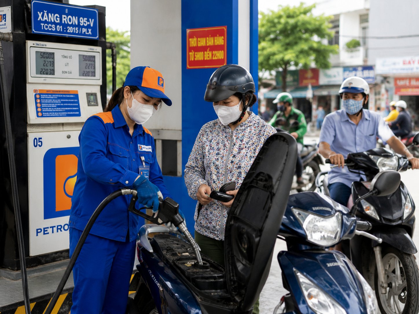 Giá xăng dầu hôm nay 14/8: Giảm hơn 2%