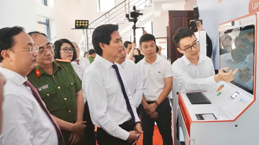 Lạng Sơn đôn đốc vận hành hiệu quả mô hình Trạm dịch vụ công số