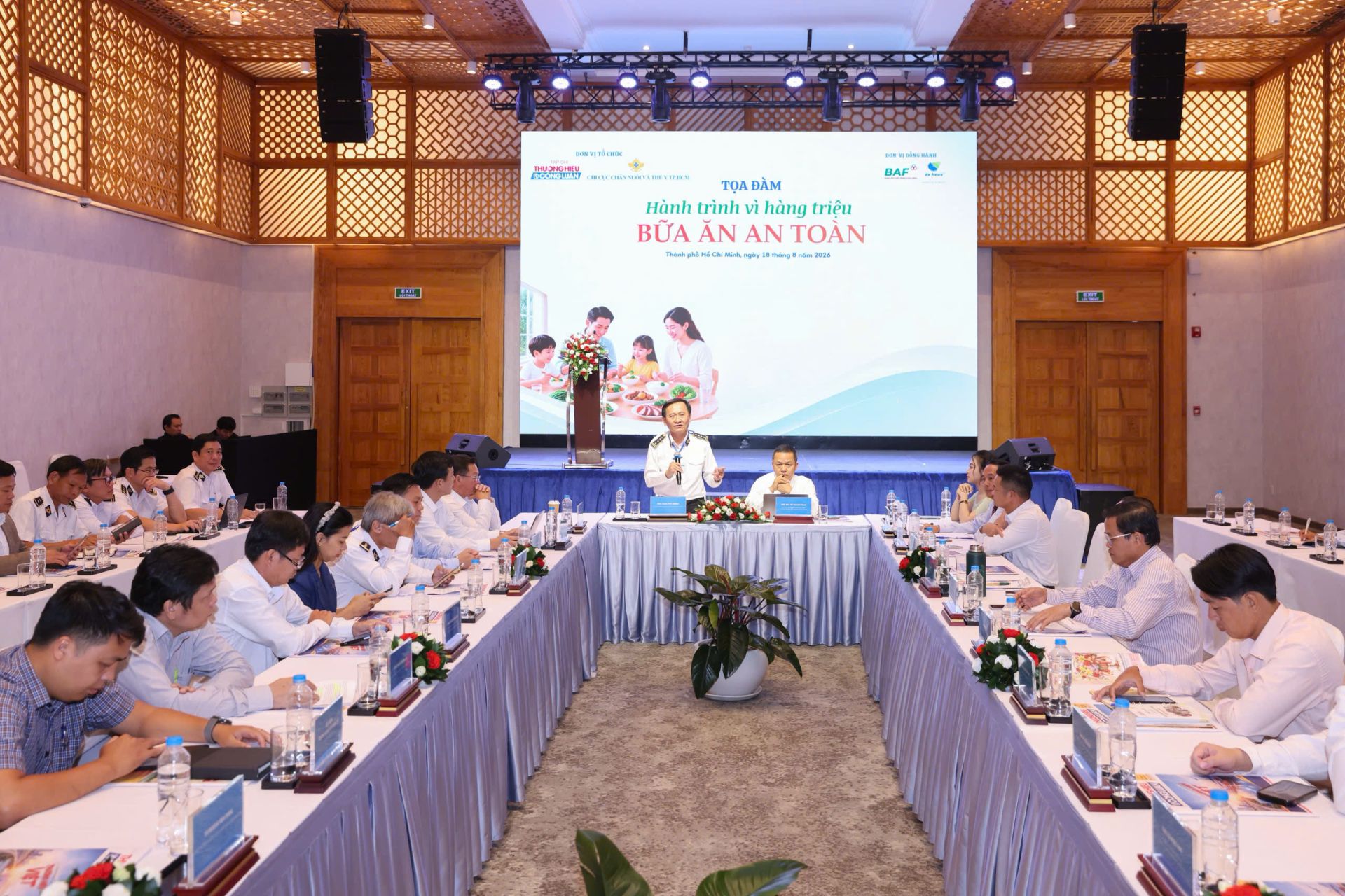 Từ trang trại đến bàn ăn: Cần một “lá chắn” pháp lý và quản lý xuyên suốt chuỗi thực phẩm