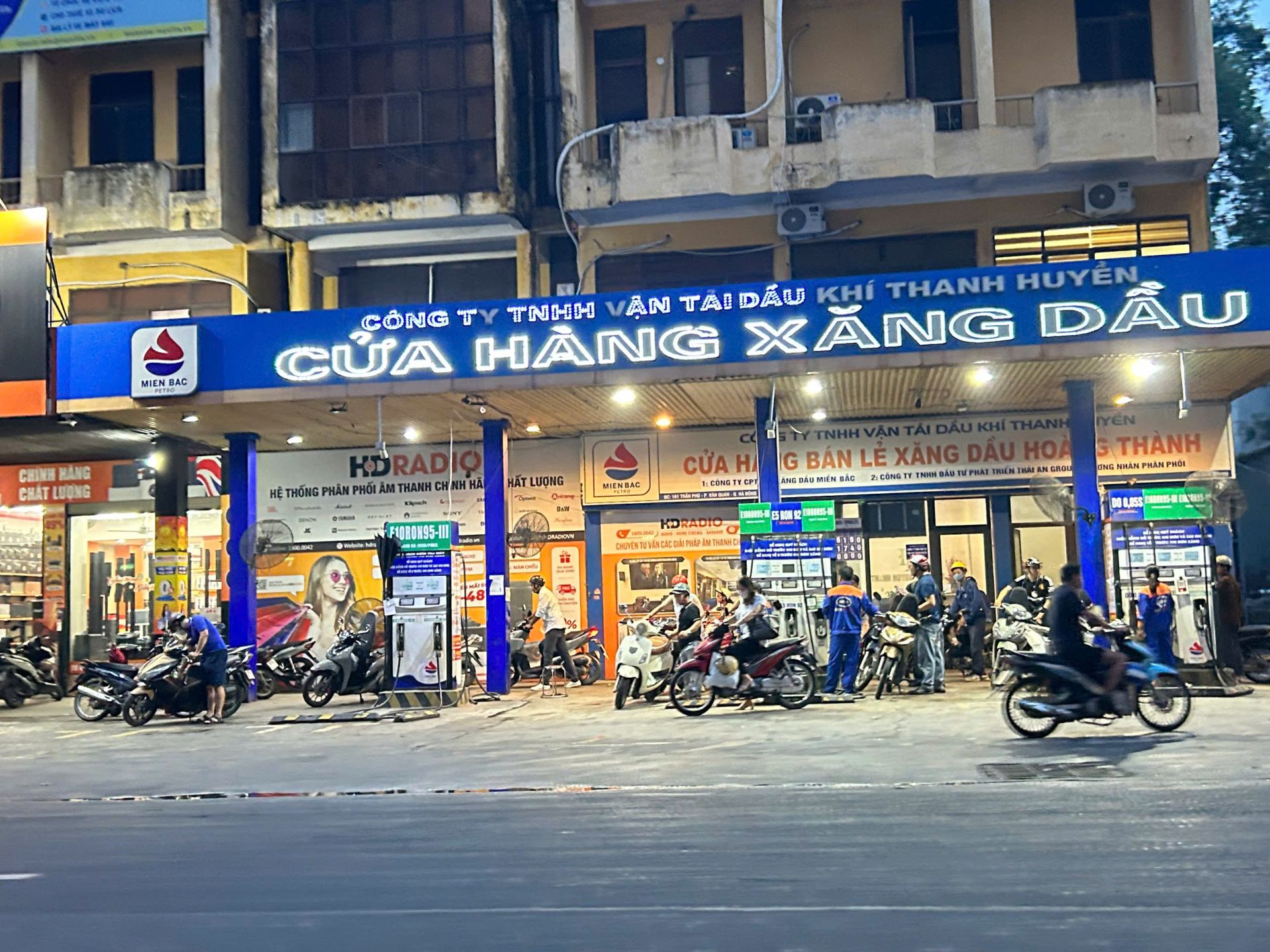 Giá xăng dầu hôm nay 21/8: Dầu thế giới giữ giá cao