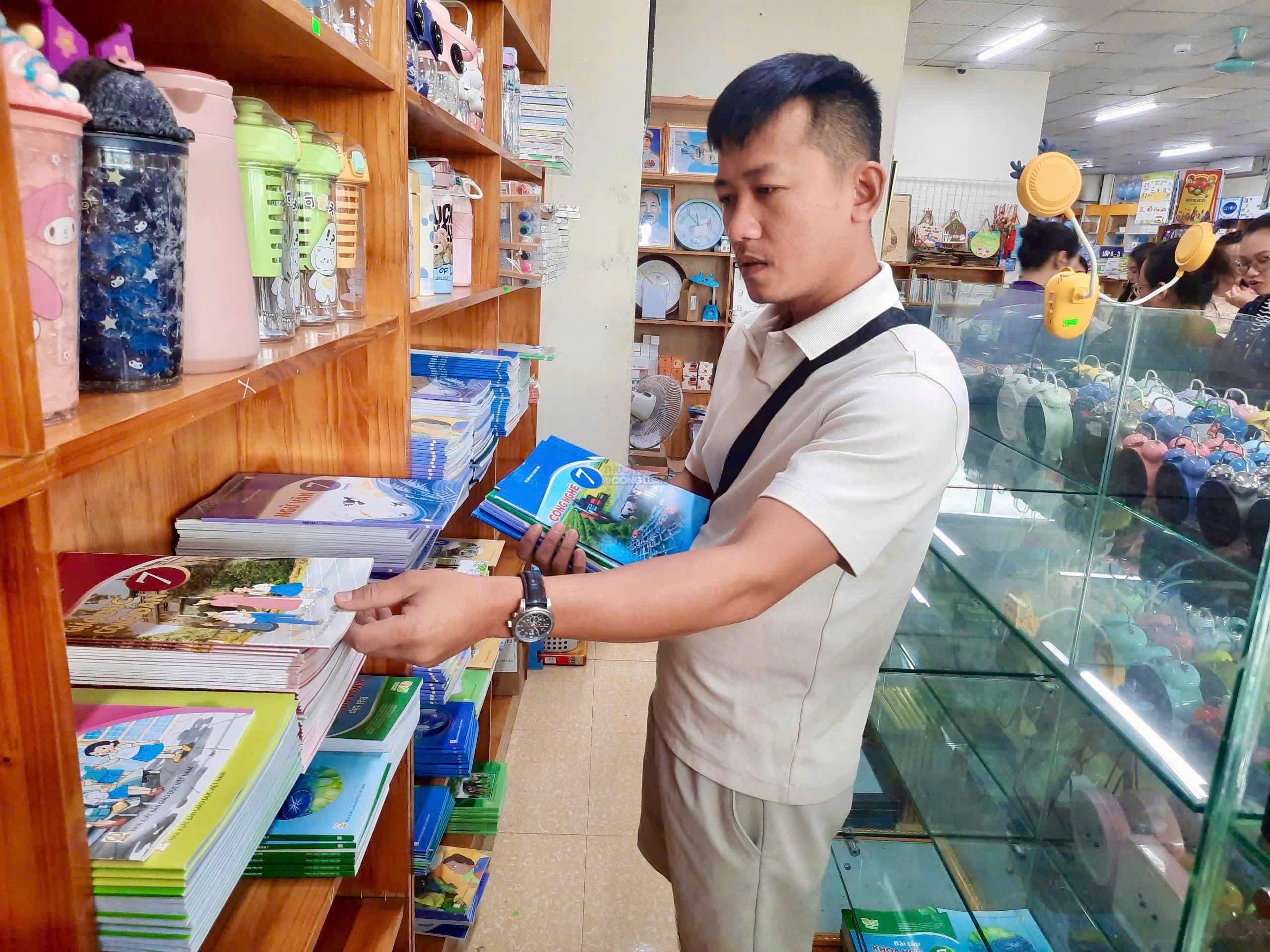Thanh Hóa: Sách giáo khoa chưa đủ, phụ huynh sốt ruột trước thềm năm học mới
