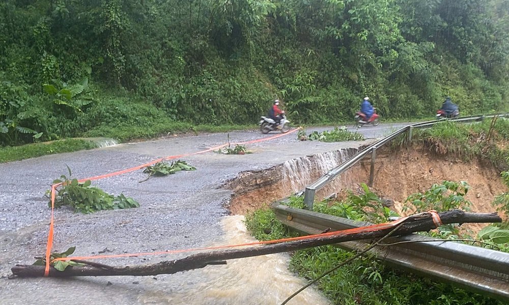 Bắc Ninh: Bão số 4 gây ngập, sạt lở nhiều tuyến đường