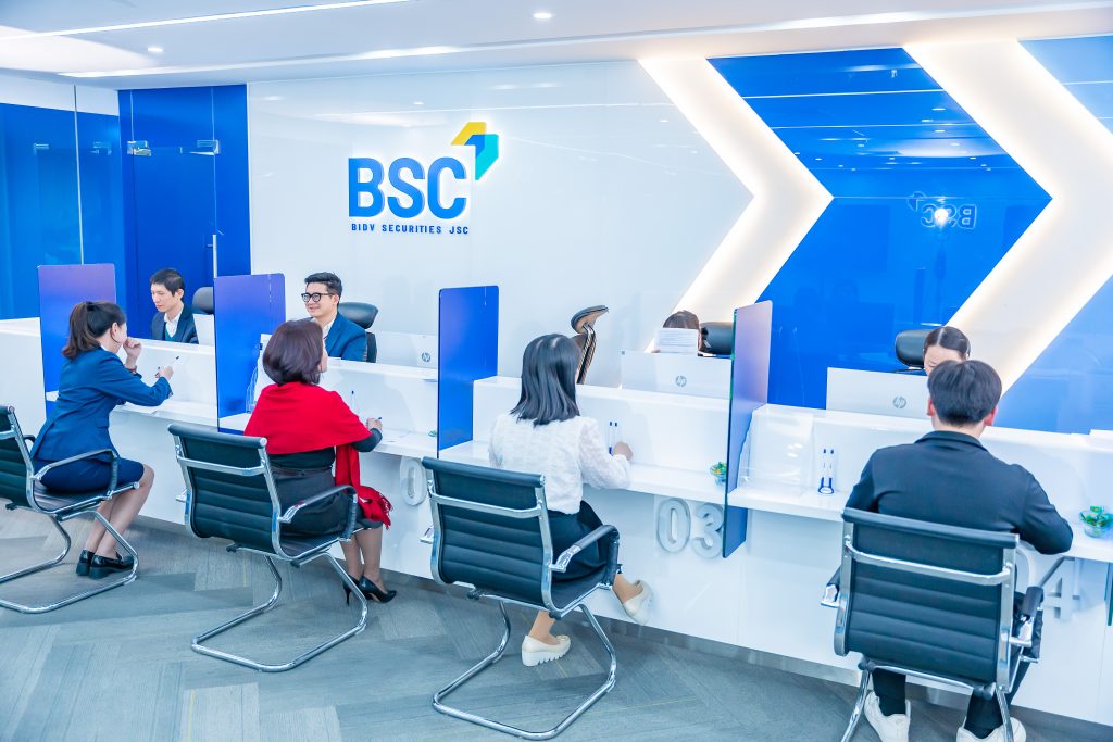 Dự báo chứng khoán tuần 24-28/8: BSC khuyến nghị thận trọng, chờ VN-Index vượt SMA200