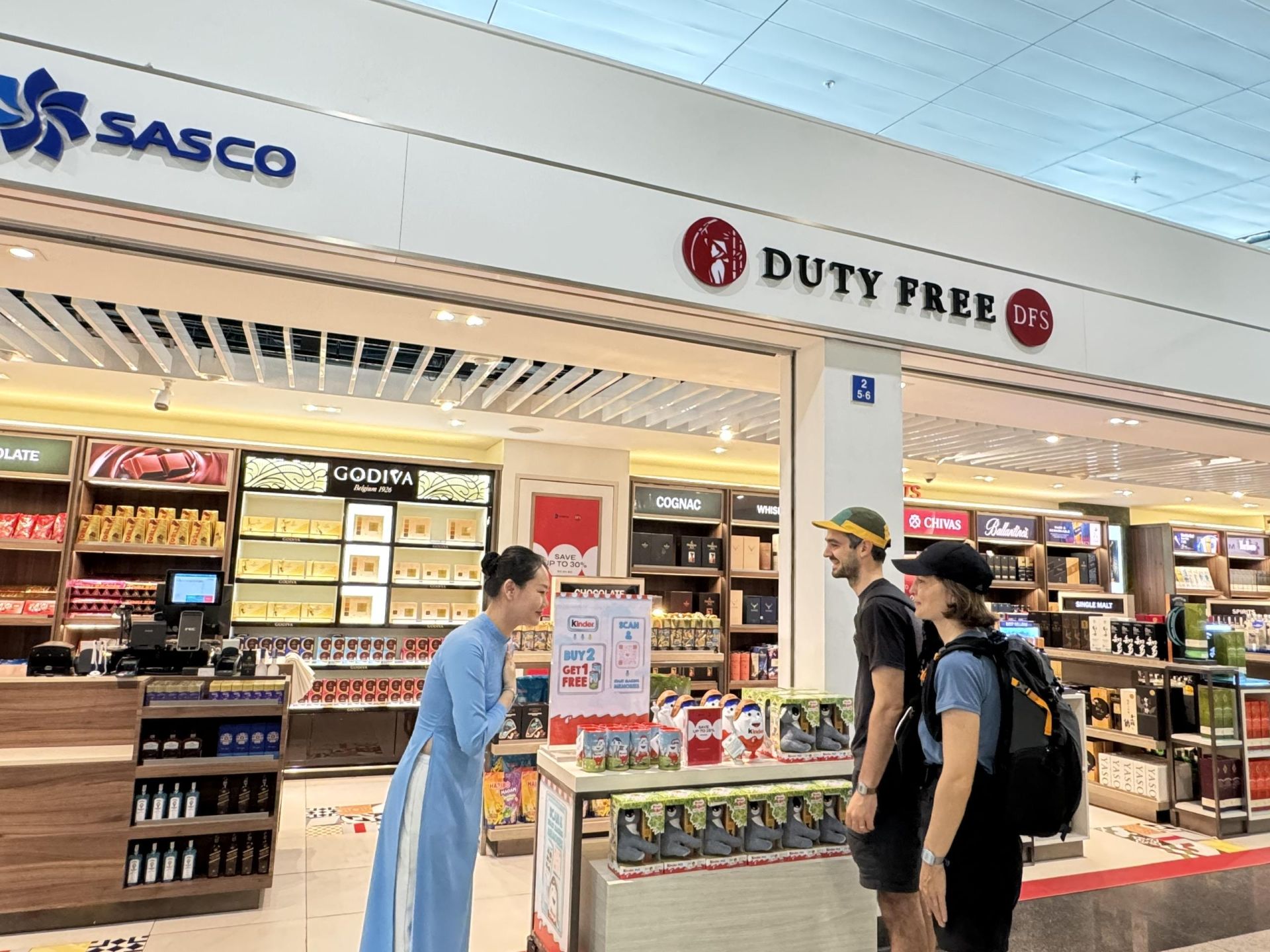 Cảnh báo người nhập cảnh: Hàng duty-free mua ở nước ngoài vẫn có thể bị tính thuế