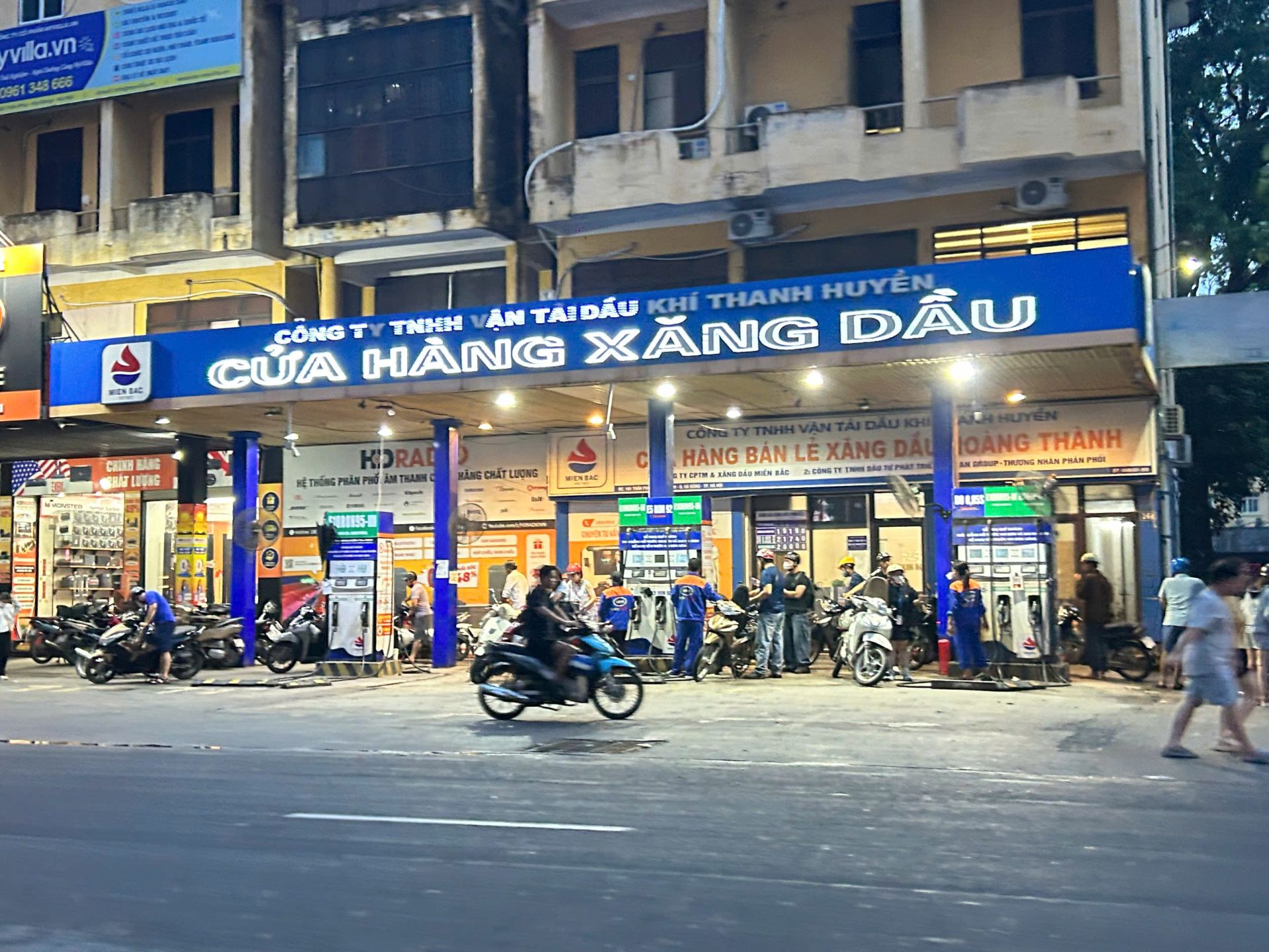 Giá xăng dầu hôm nay 27/8: Tiếp tục giảm