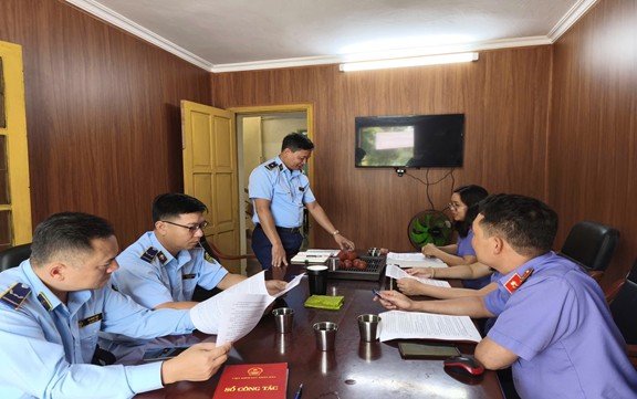 Lào Cai: Tăng cường phối hợp giữa Quản lý thị trường và Viện kiểm sát trong bảo vệ quyền lợi người tiêu dùng