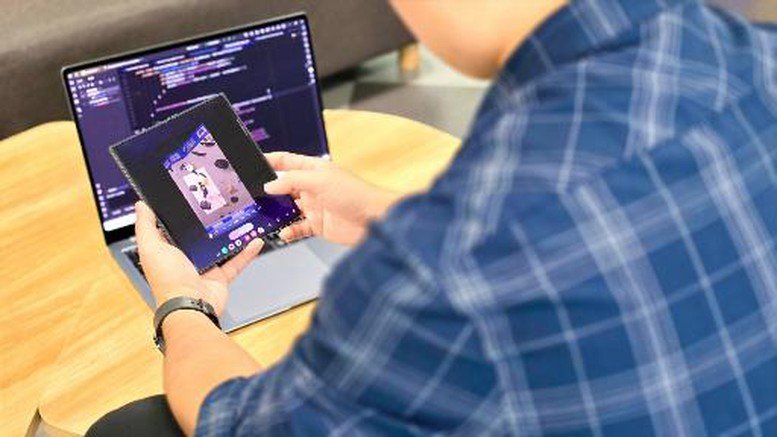 My Fancam l&agrave; t&iacute;nh năng AI mới tr&ecirc;n điện thoại Samsung Galaxy Z8 series cho ph&eacute;p người d&ugrave;ng tạo ra những thước phim chuy&ecirc;n nghiệp với chủ thể được chọn lu&ocirc;n nằm ở vị tr&iacute; trung t&acirc;m