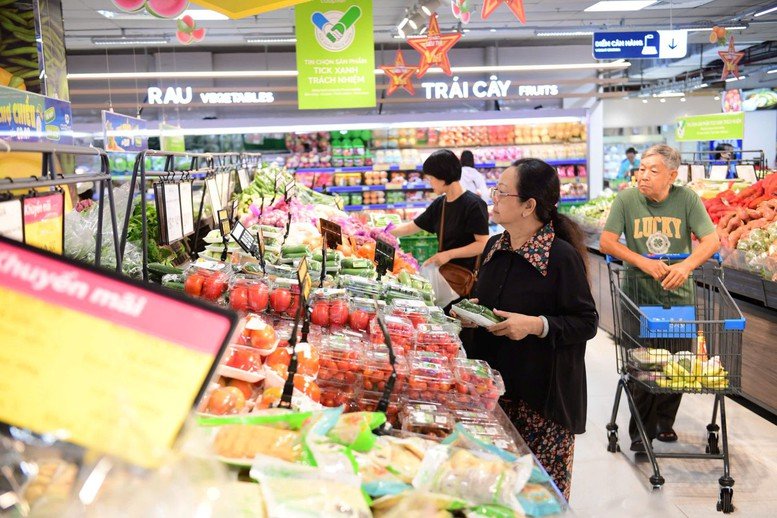 H&agrave;ng h&oacute;a đa dạng, nguồn cung dồi d&agrave;o phục vụ người ti&ecirc;u d&ugrave;ng trong dịp lễ 2/9 - Ảnh: chinhphu.vn/Quang Định