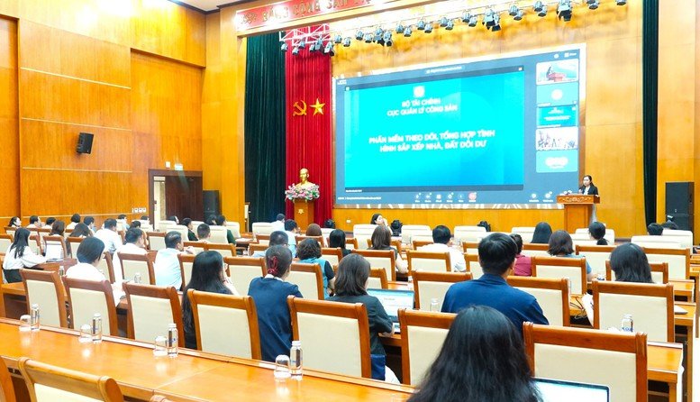 Bộ T&agrave;i ch&iacute;nh tổ chức tập huấn, hướng dẫn sử dụng phần mềm theo d&otilde;i việc sắp xếp, xử l&yacute; nh&agrave;, đất d&ocirc;i dư cho c&aacute;c bộ, ng&agrave;nh, địa phương - Ảnh: chinhphu.vn