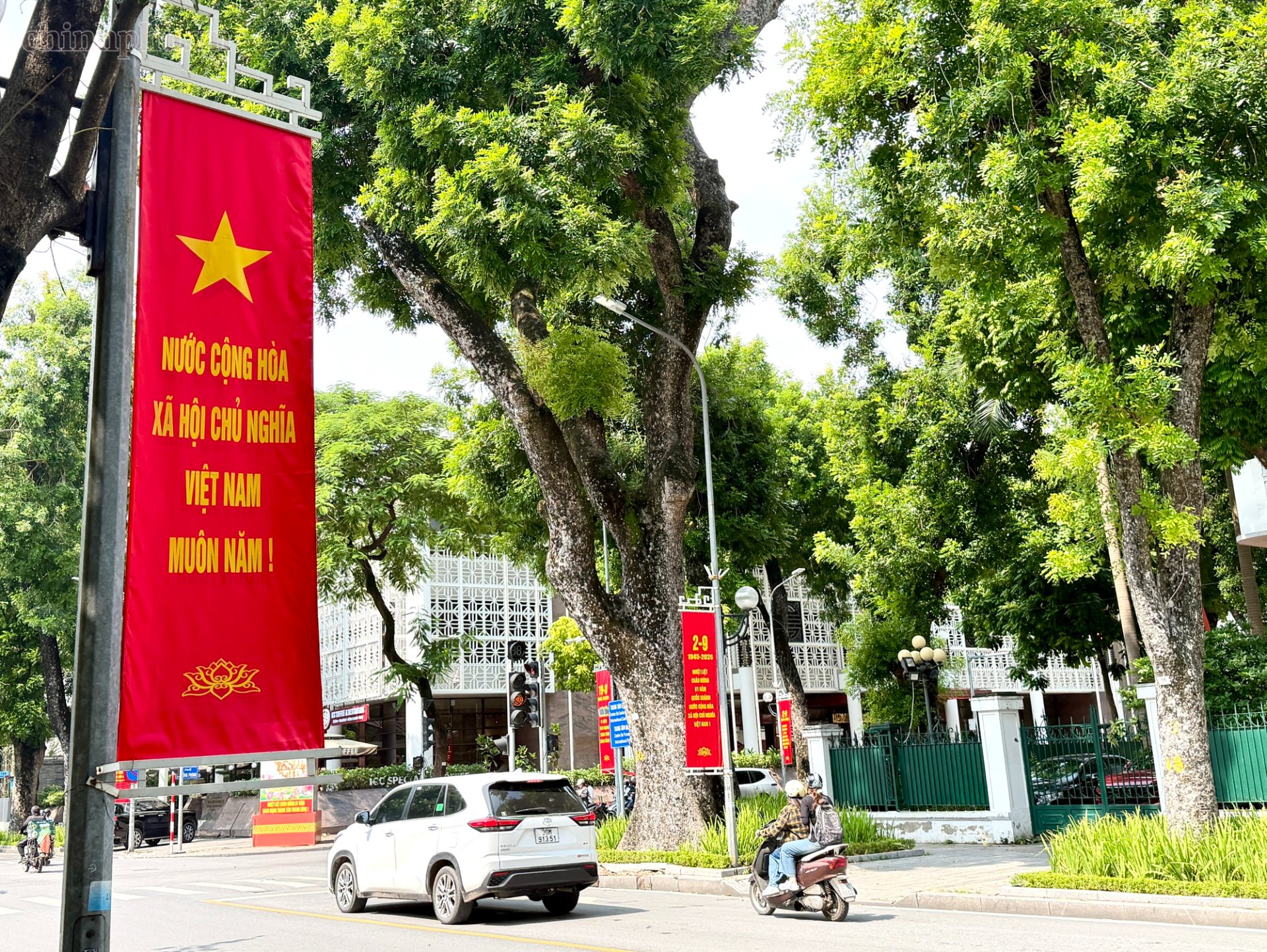 TP. H&agrave; Nội rực rỡ ch&agrave;o đ&oacute;n Quốc kh&aacute;nh 2-9. Ảnh: chinhphu.vn/Gia Huy