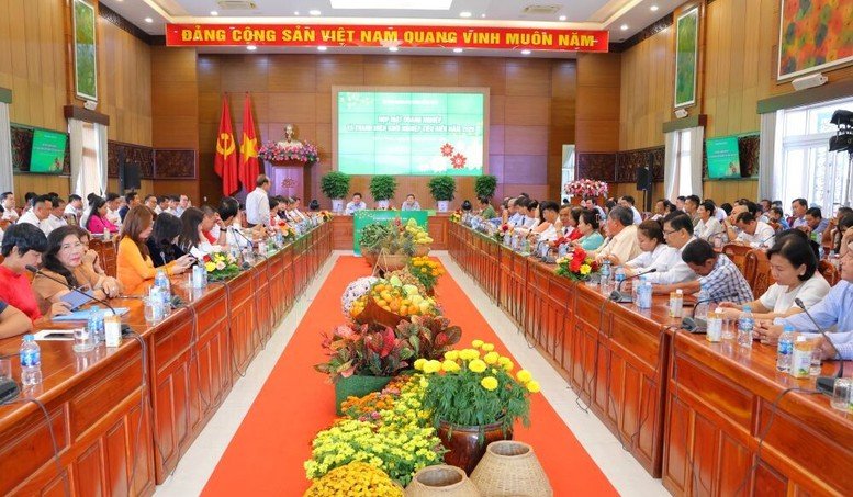 L&atilde;nh đạo tỉnh Đồng Th&aacute;p gặp mặt c&aacute;c doanh nghiệp ti&ecirc;u biểu tr&ecirc;n địa b&agrave;n tỉnh năm 2026, qua đ&oacute; tăng cường kết nối, đồng h&agrave;nh v&agrave; khuyến kh&iacute;ch cộng đồng doanh nghiệp ph&aacute;t triển - Ảnh: Mỹ L&yacute;