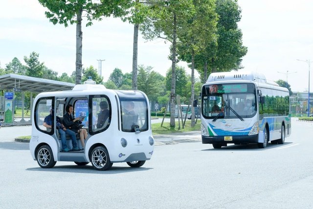 Phenikaa vừa được th&agrave;nh phố H&agrave; Nội cho ph&eacute;p thử nghiệm xe bu&yacute;t tự h&agrave;nh, robotaxi. Ảnh: Phenikaa