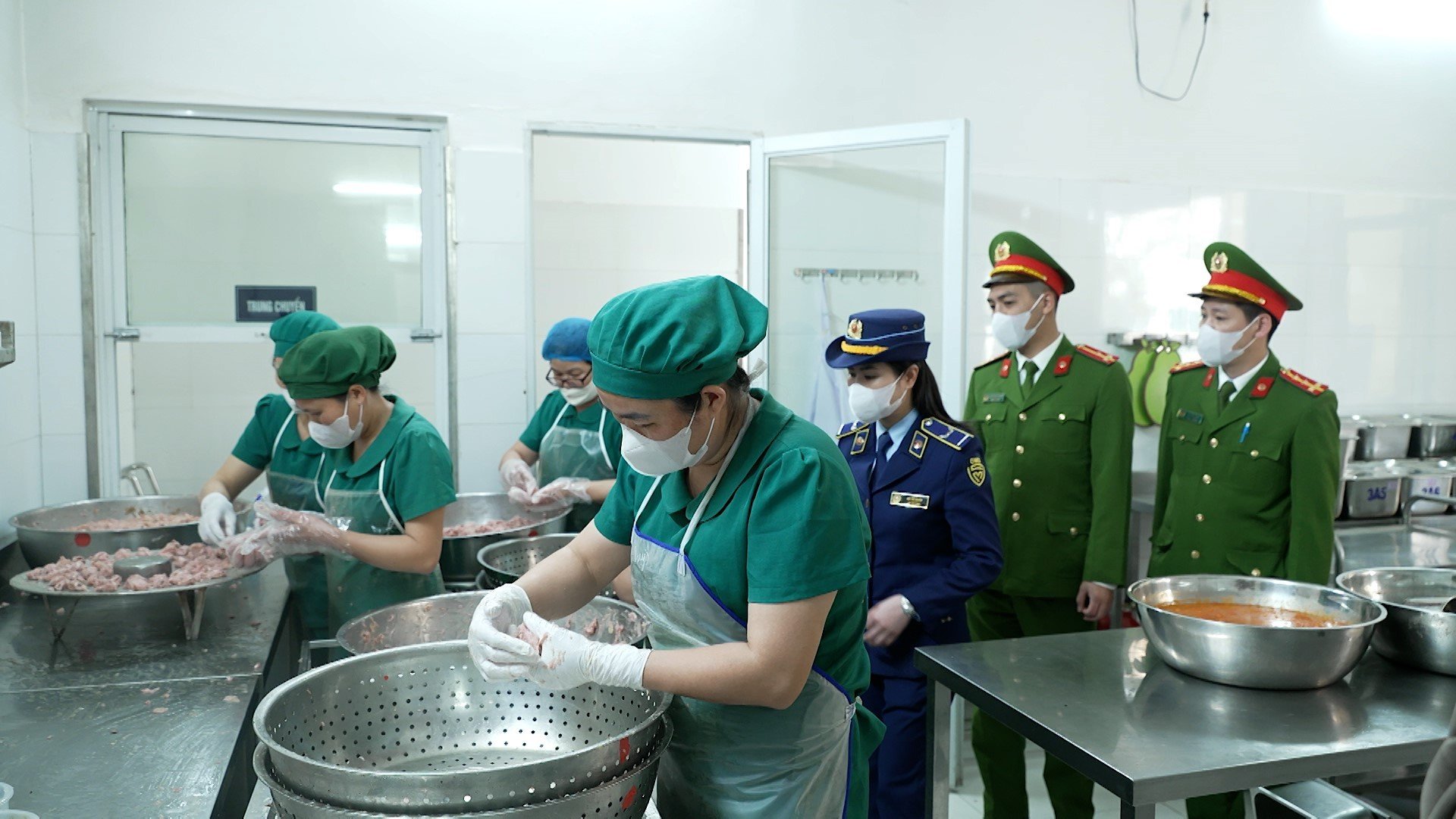 Lạng Sơn tăng cường kiểm soát an toàn thực phẩm trong trường học