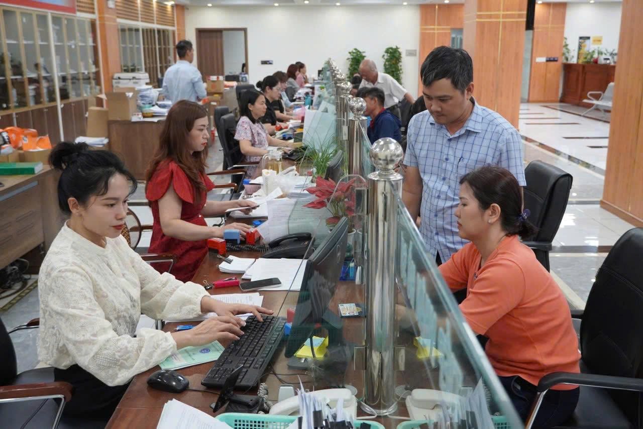 Đại lý, cộng tác viên bảo hiểm có phải đóng BHXH bắt buộc?