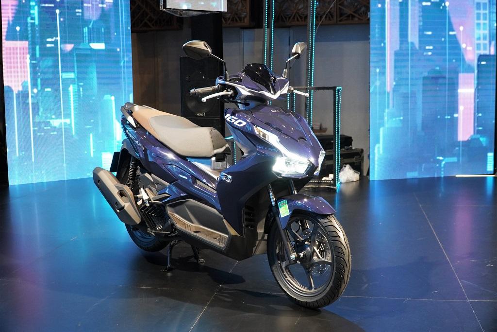 Honda giảm 2 triệu đồng cho xe điện, tặng quà loạt xe tay ga