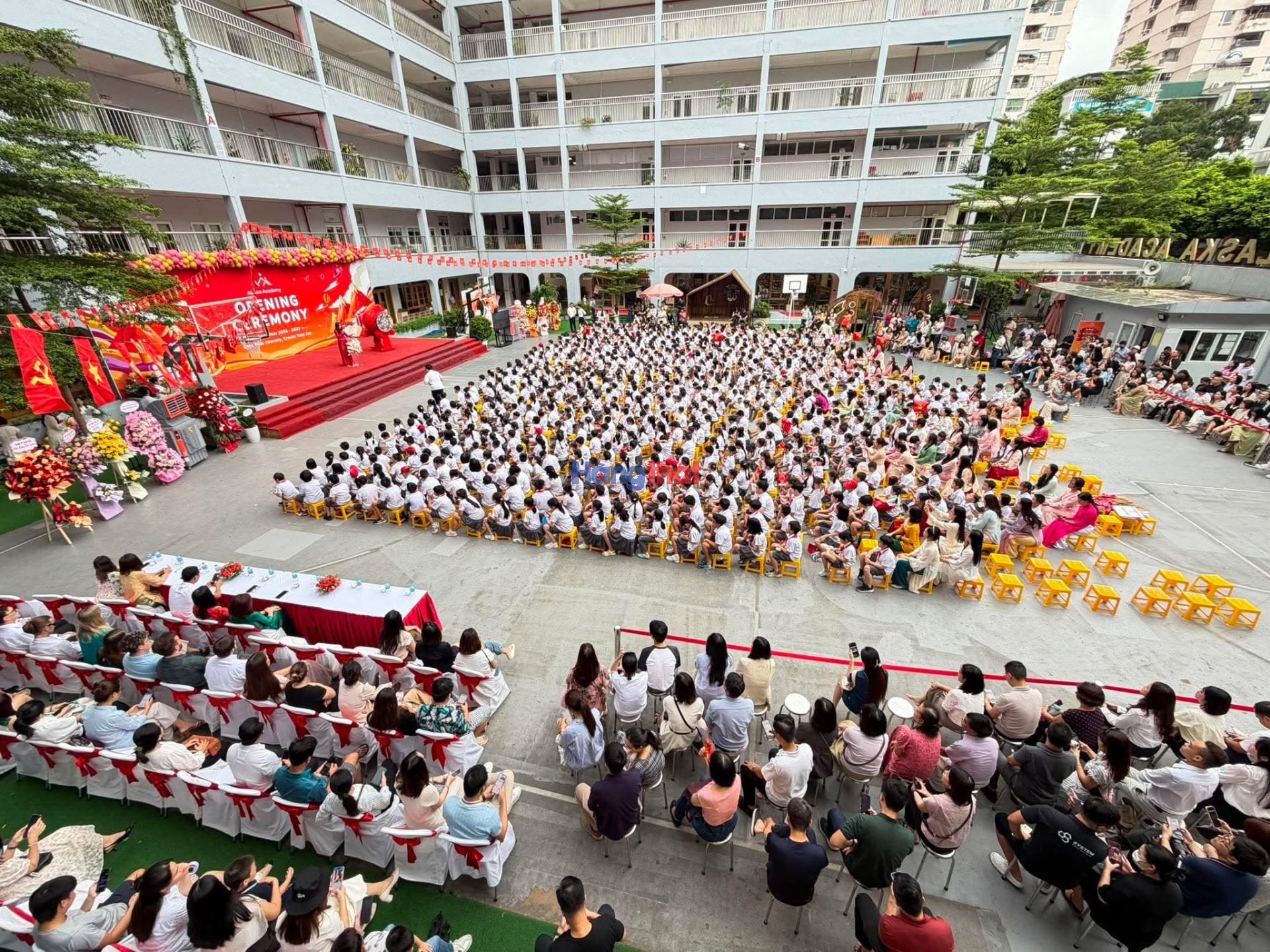C&aacute;c Alaskids trong ng&agrave;y khai giảng năm học mới.