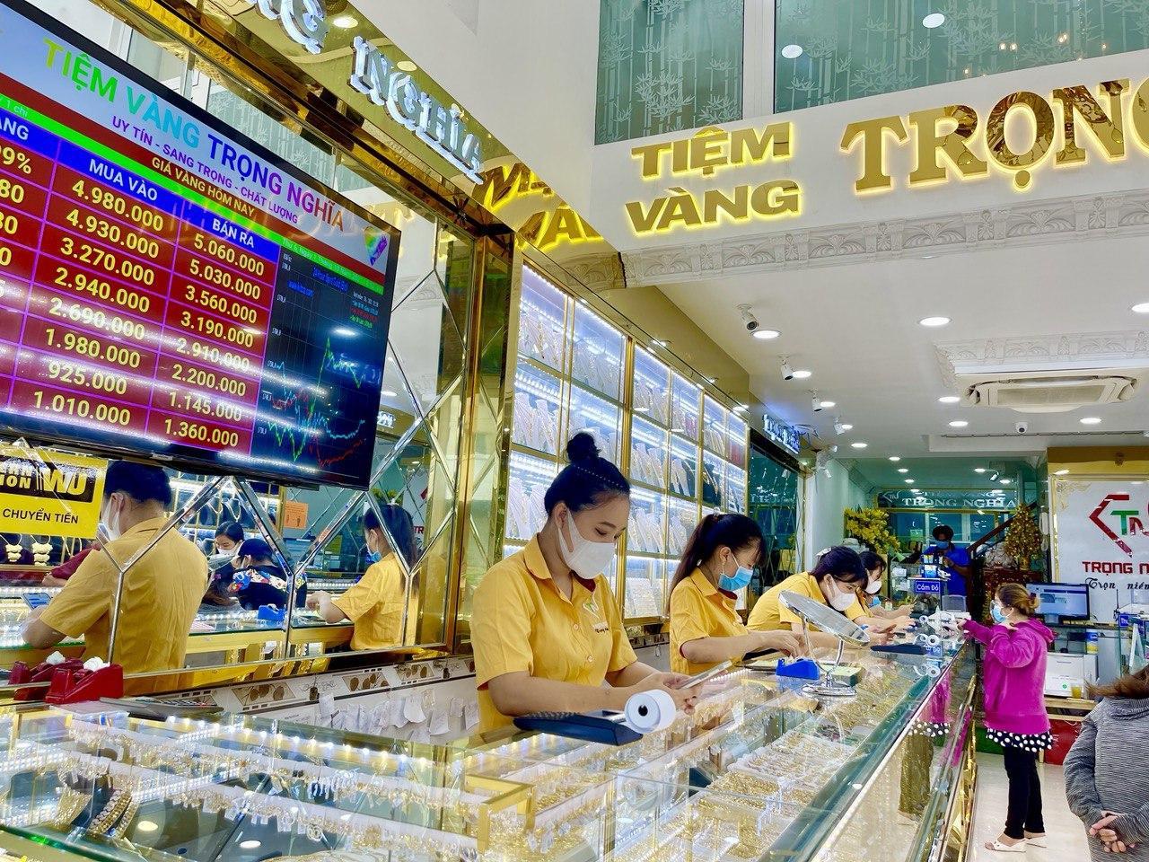 Giá vàng hôm nay 7/9: Vàng nhẫn có thương hiệu cao hơn vàng miếng