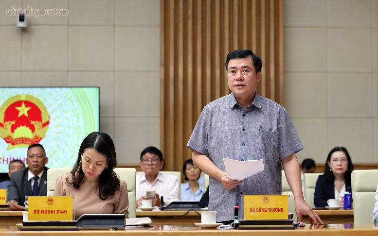 Thứ trưởng Bộ C&ocirc;ng Thương Nguyễn Sinh Nhật T&acirc;n b&aacute;o c&aacute;o - Ảnh: chinhphu.vn/Phương Nguy&ecirc;n