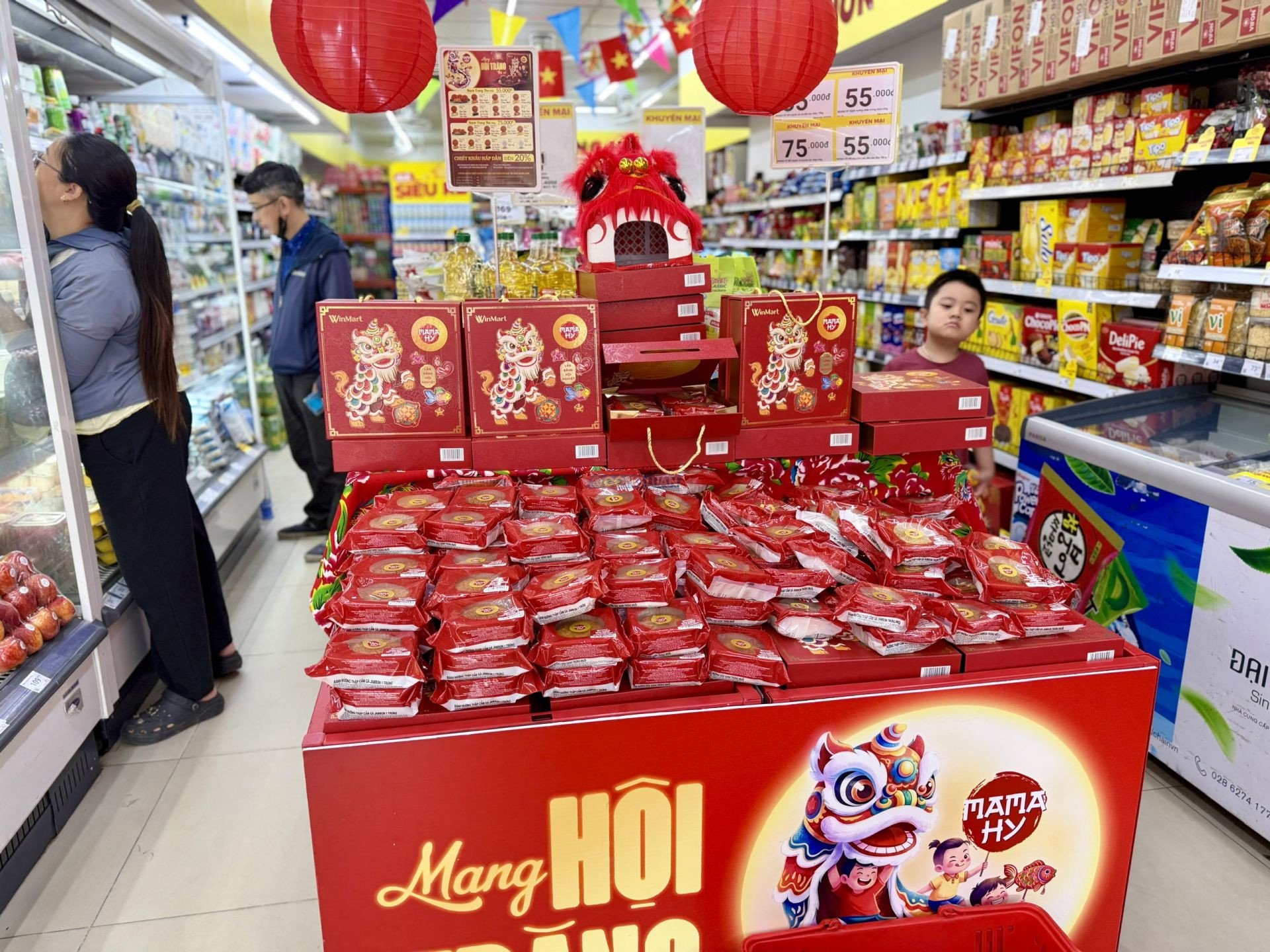 Bánh Trung thu 2026: Từ chục nghìn đến hàng triệu đồng, người mua đang trả tiền cho điều gì?