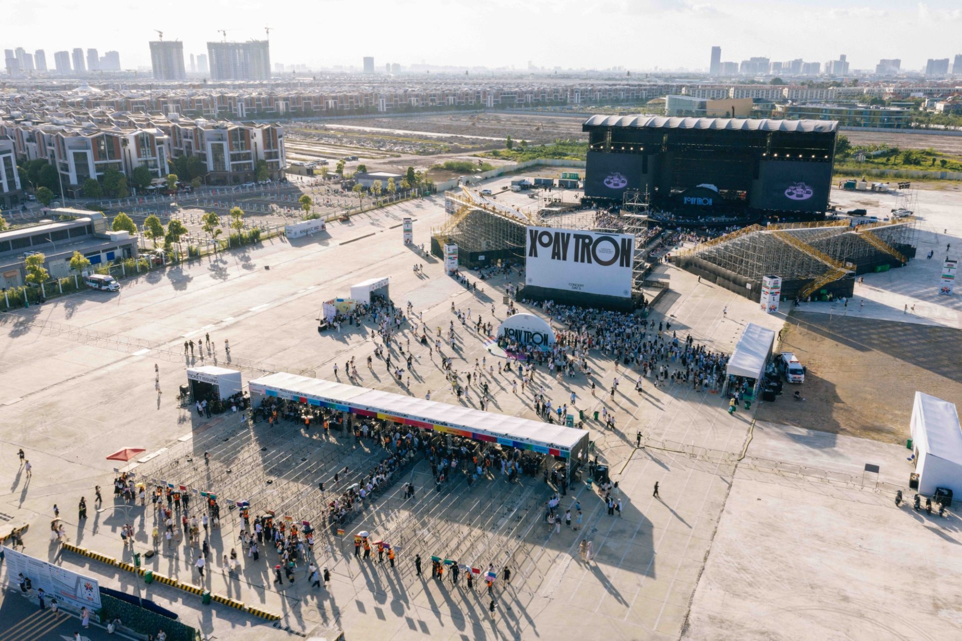 Phía sau sân khấu Xoay Tròn Concert của Hoàng Dũng: Khi âm thanh, ánh sáng cùng kể chuyện