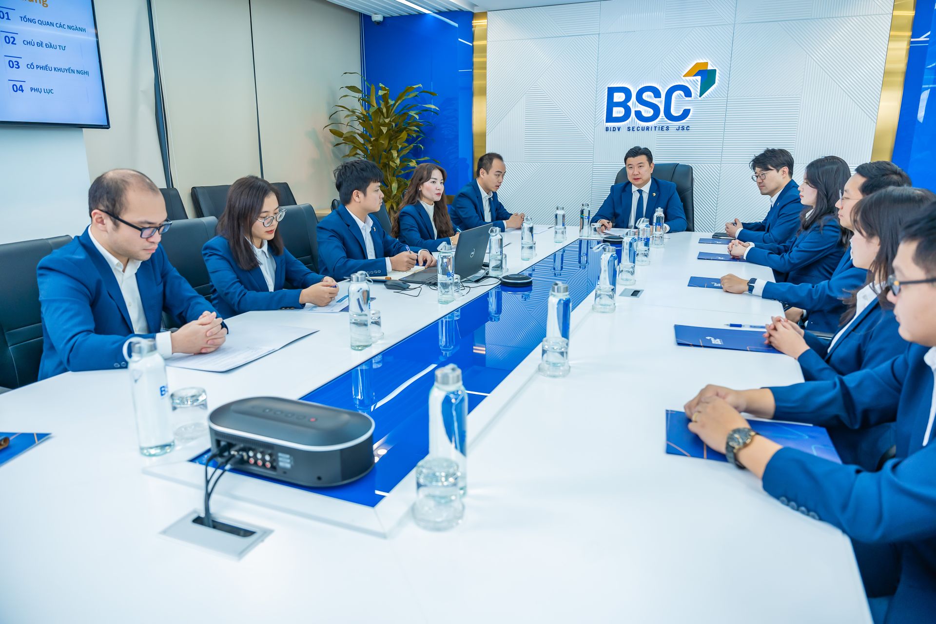 Dự báo chứng khoán tuần 14-18/9: BSC cảnh báo diễn biến VN-Index khó lường trước kỳ cơ cấu ETF
