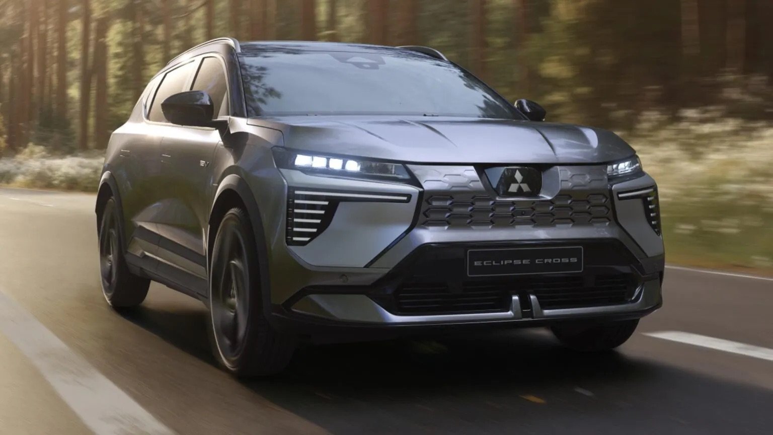 Mitsubishi Eclipse Cross EV thêm pin lớn, giá giảm hơn 380 triệu đồng