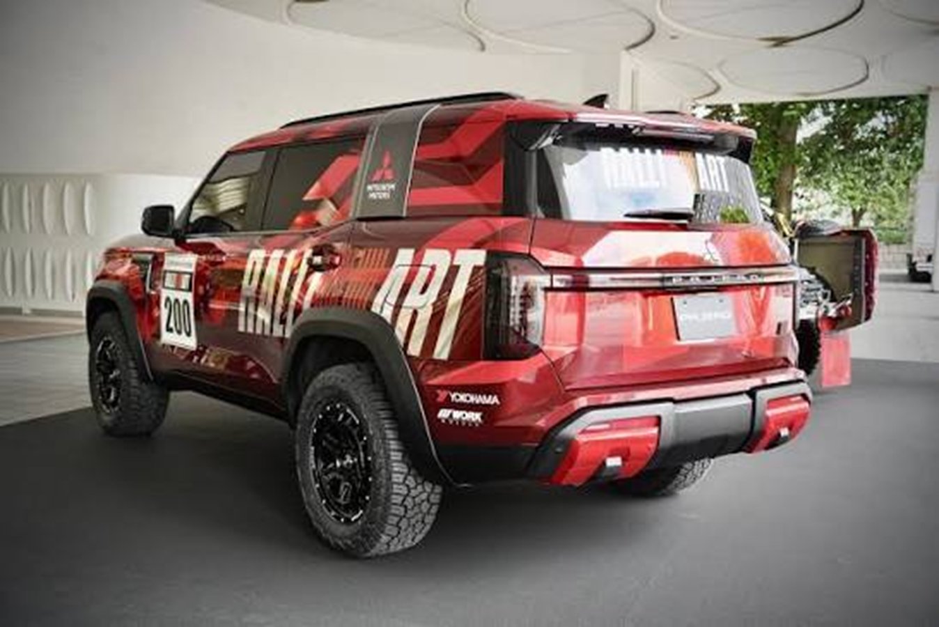 Mitsubishi Pajero thế hệ mới bỏ bánh dự phòng treo sau để tăng tính thực dụng