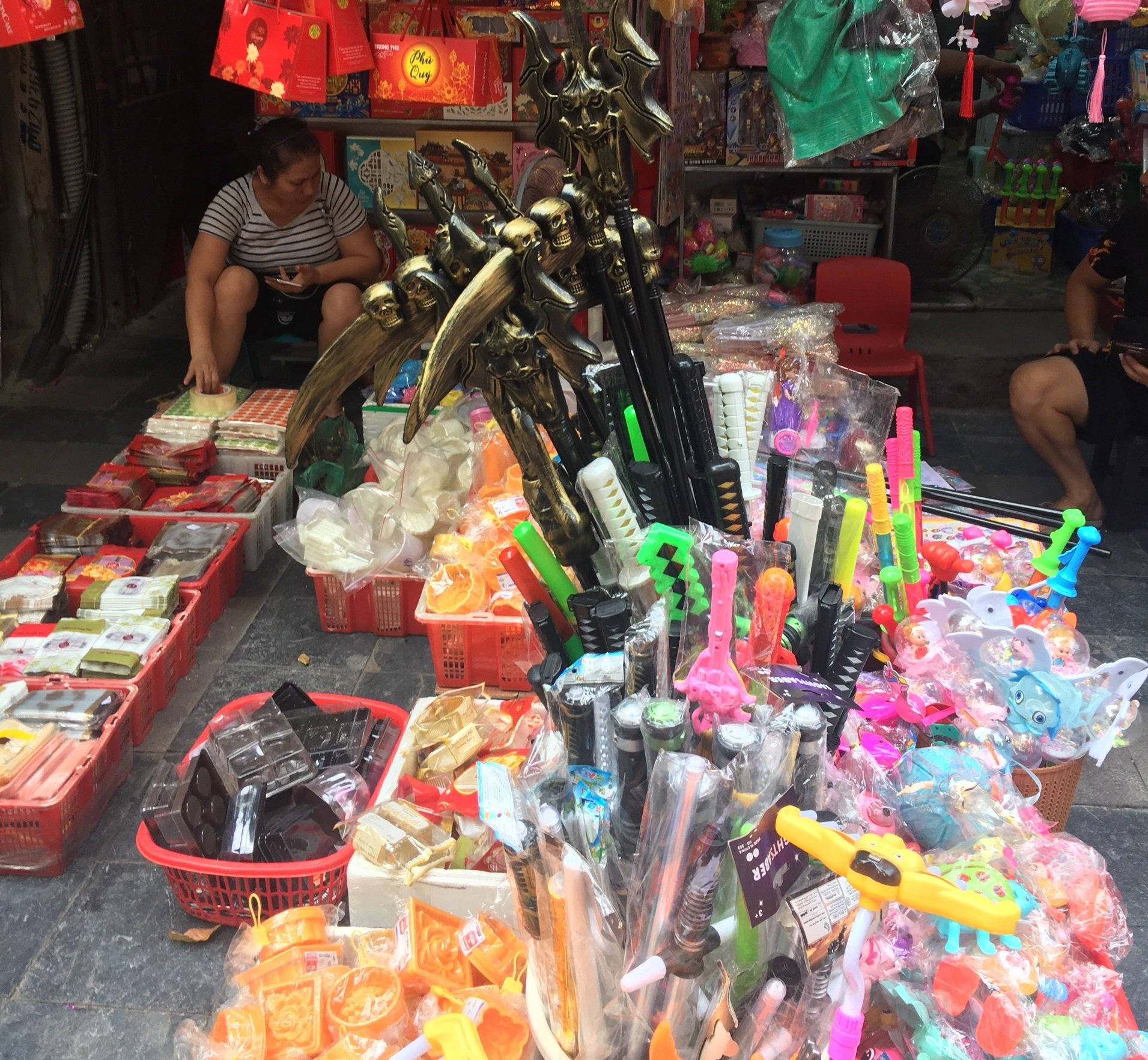 Đồ chơi Trung thu không rõ nguồn gốc tràn ra thị trường