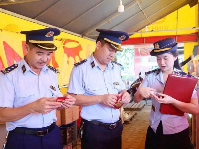 Hà Tĩnh tăng kiểm soát bánh Trung thu, đồ chơi trẻ em trước mùa cao điểm