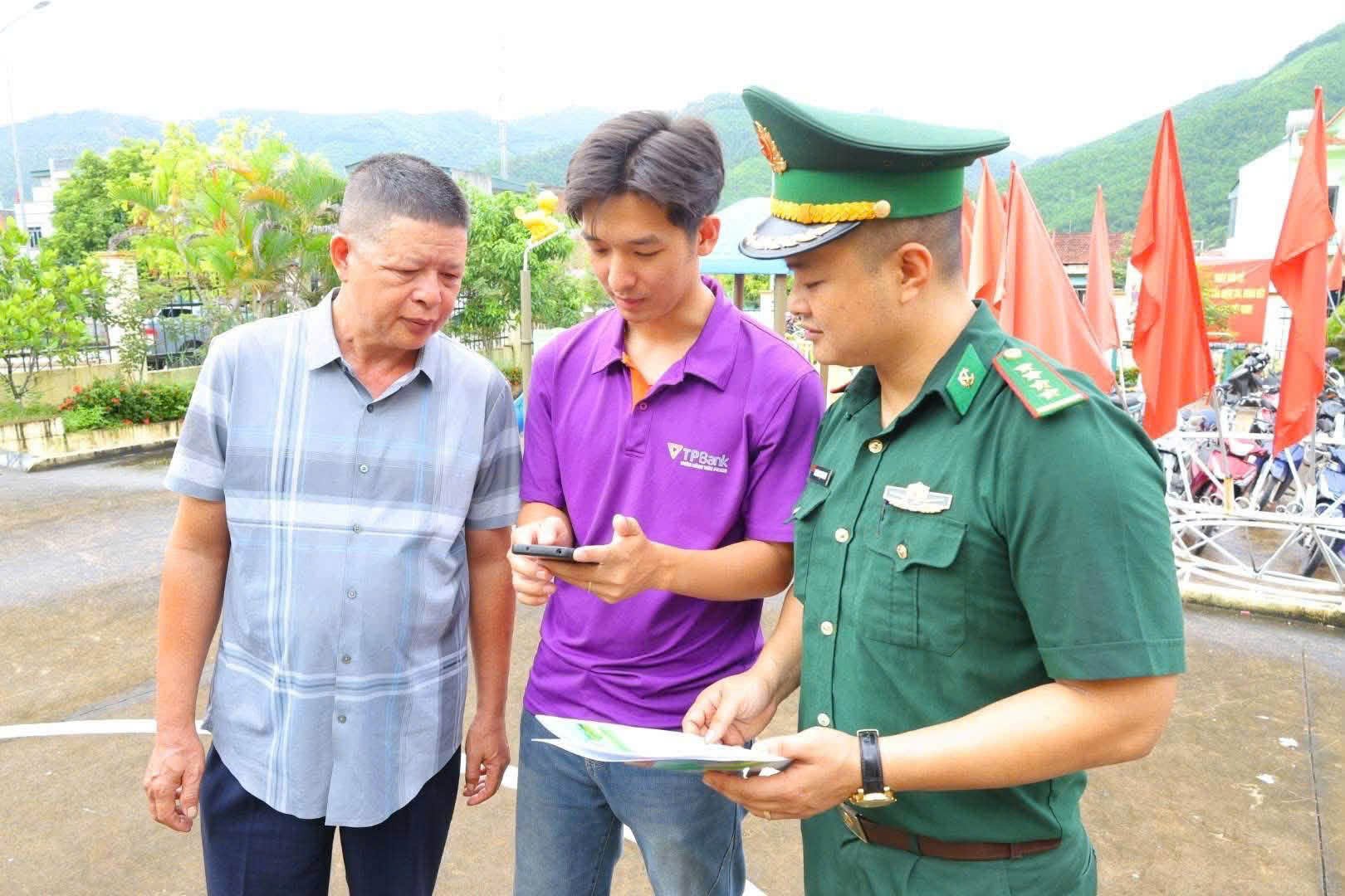 Đồn Biên phòng Cửa khẩu Hoành Mô đồng hành cùng nhân dân chuyển đổi số
