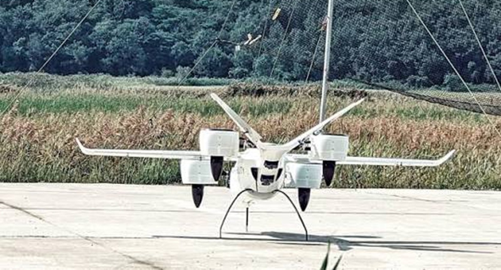 Doanh nghiệp Việt thử nghiệm thành công UAV vận tải hạng nặng chở tải 100kg