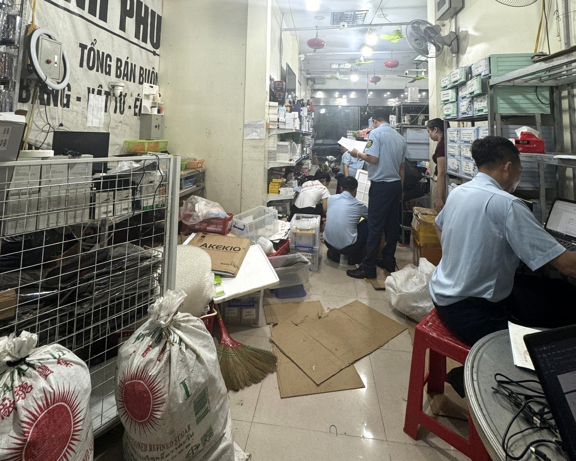 Ninh Bình: Xử phạt 41 triệu đồng hộ kinh doanh hàng giả, hàng nhập lậu