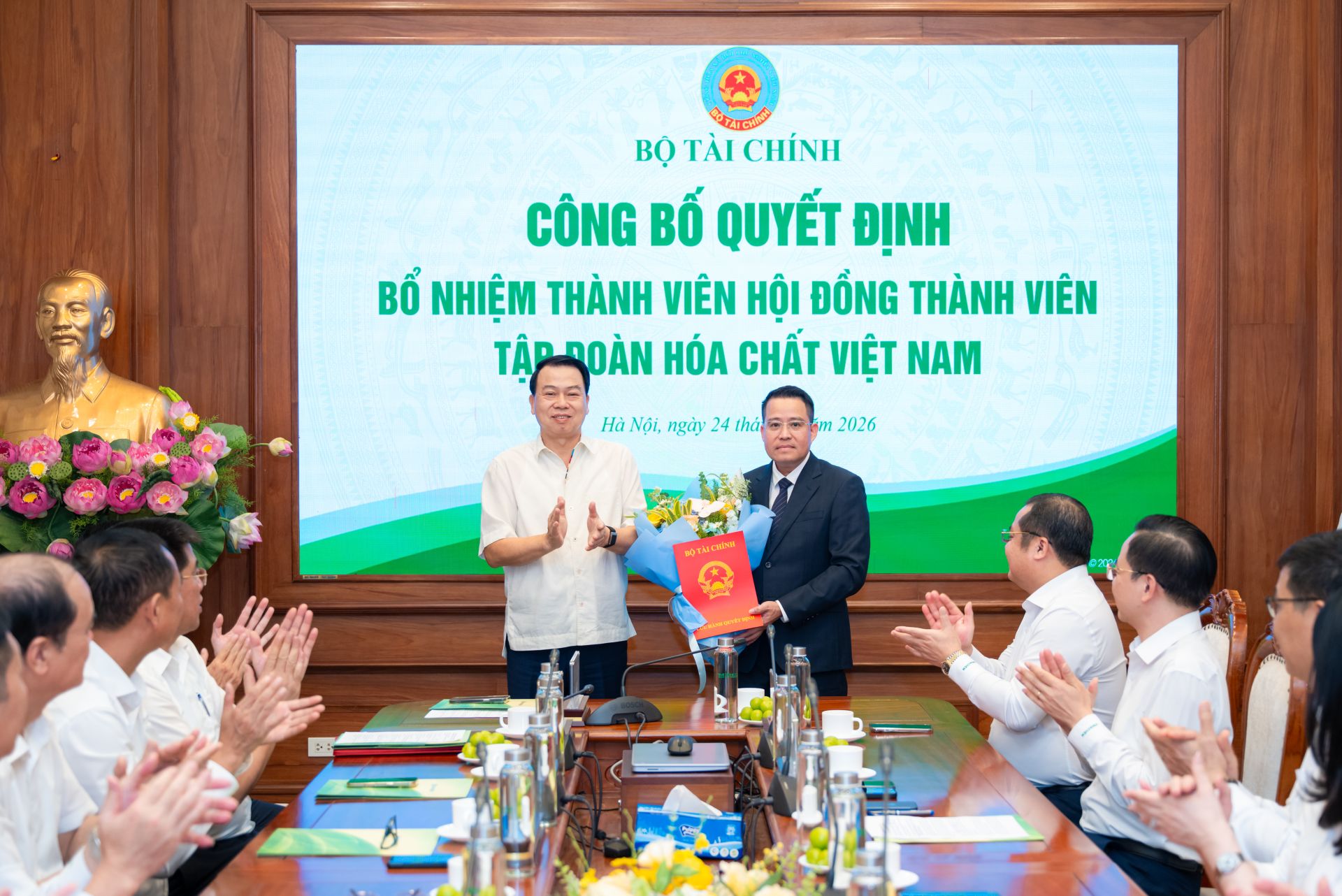 Công bố Quyết định bổ nhiệm Thành viên Hội đồng thành viên Tập đoàn Hóa chất Việt Nam