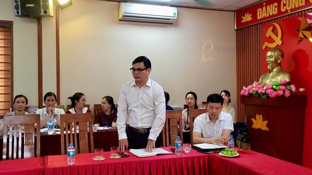Tại buổi l&agrave;m việc, đại diện tổ chức bếp an - C&ocirc;ng ty Thăng Long đ&atilde; tiếp thu &yacute; kiến, lập tức thay thế bếp trưởng v&agrave; cam kết ho&agrave;n thiện hồ sơ. Ảnh: Bảo Loan