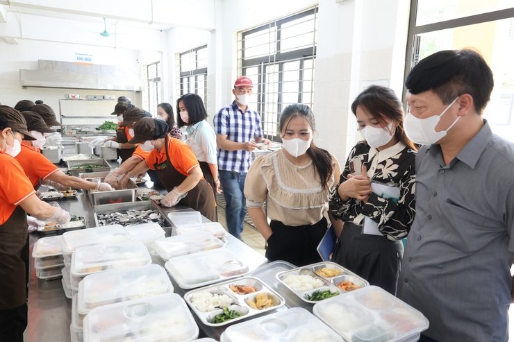 Hà Nội: Trường Tiểu học Quảng Bị 1 tạm dừng bữa ăn bán trú