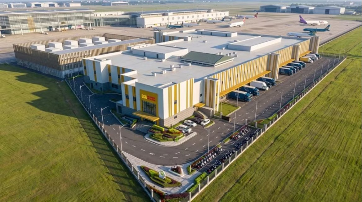 Phối cảnh Nh&agrave; m&aacute;y suất ăn h&agrave;ng kh&ocirc;ng Ph&uacute; Quốc nằm liền kề s&acirc;n bay Ph&uacute; Quốc. Ảnh: Sun Group.