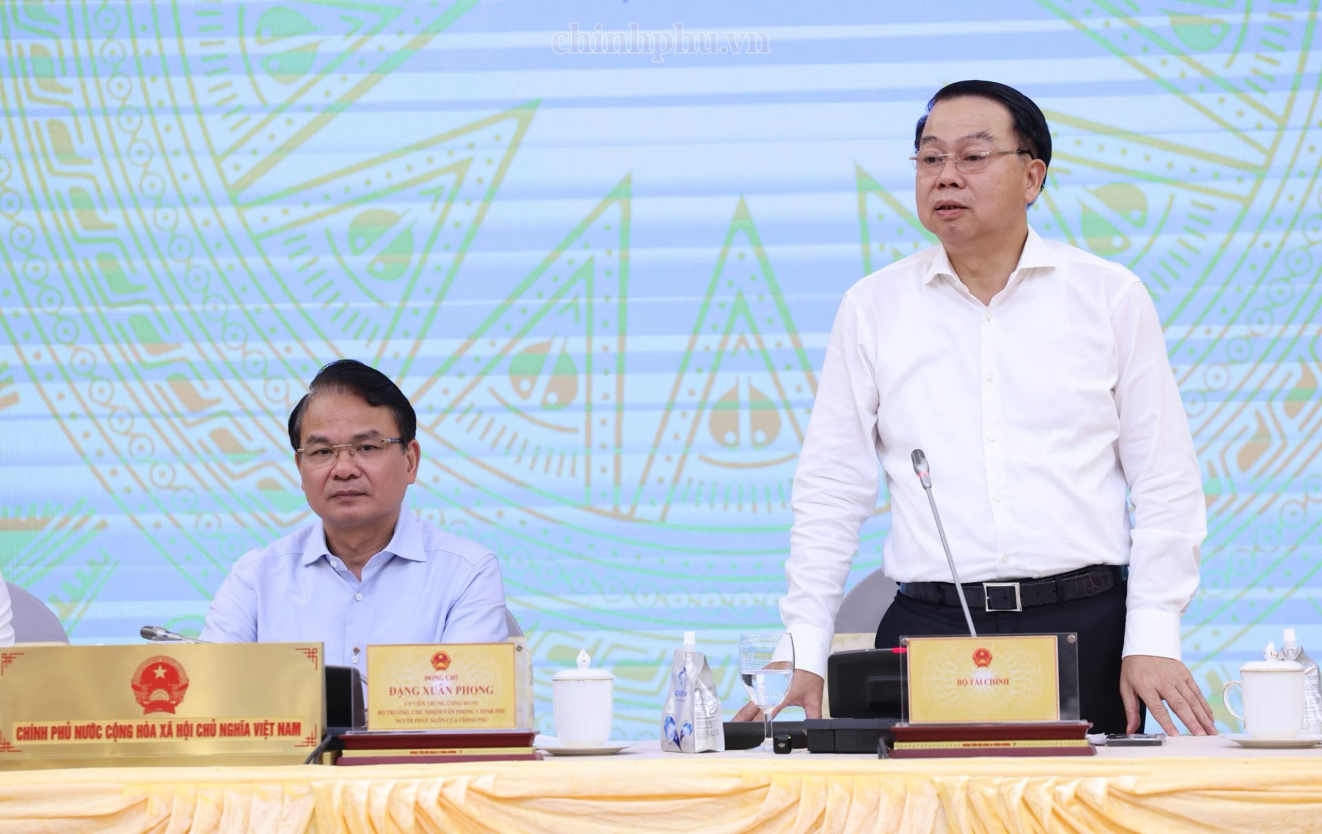 Thứ trưởng Bộ T&agrave;i ch&iacute;nh Nguyễn Đức Chi trả lời c&acirc;u hỏi của b&aacute;o ch&iacute; tại họp b&aacute;o - Ảnh: chinhphu.vn/Nhật Bắc