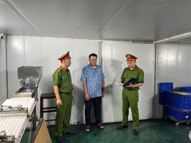 Khởi tố vụ án và bị can trong vụ sản xuất hàng triệu lọ C Sủi giả
