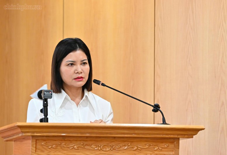 B&agrave; Nguyễn Th&uacute;y Hiền, Ph&oacute; Cục trưởng Cục Quản l&yacute; v&agrave; Ph&aacute;t triển thị trường trong nước (Bộ C&ocirc;ng Thương) th&ocirc;ng tin về dự thảo Nghị định về kinh doanh xăng dầu - Ảnh: BTC