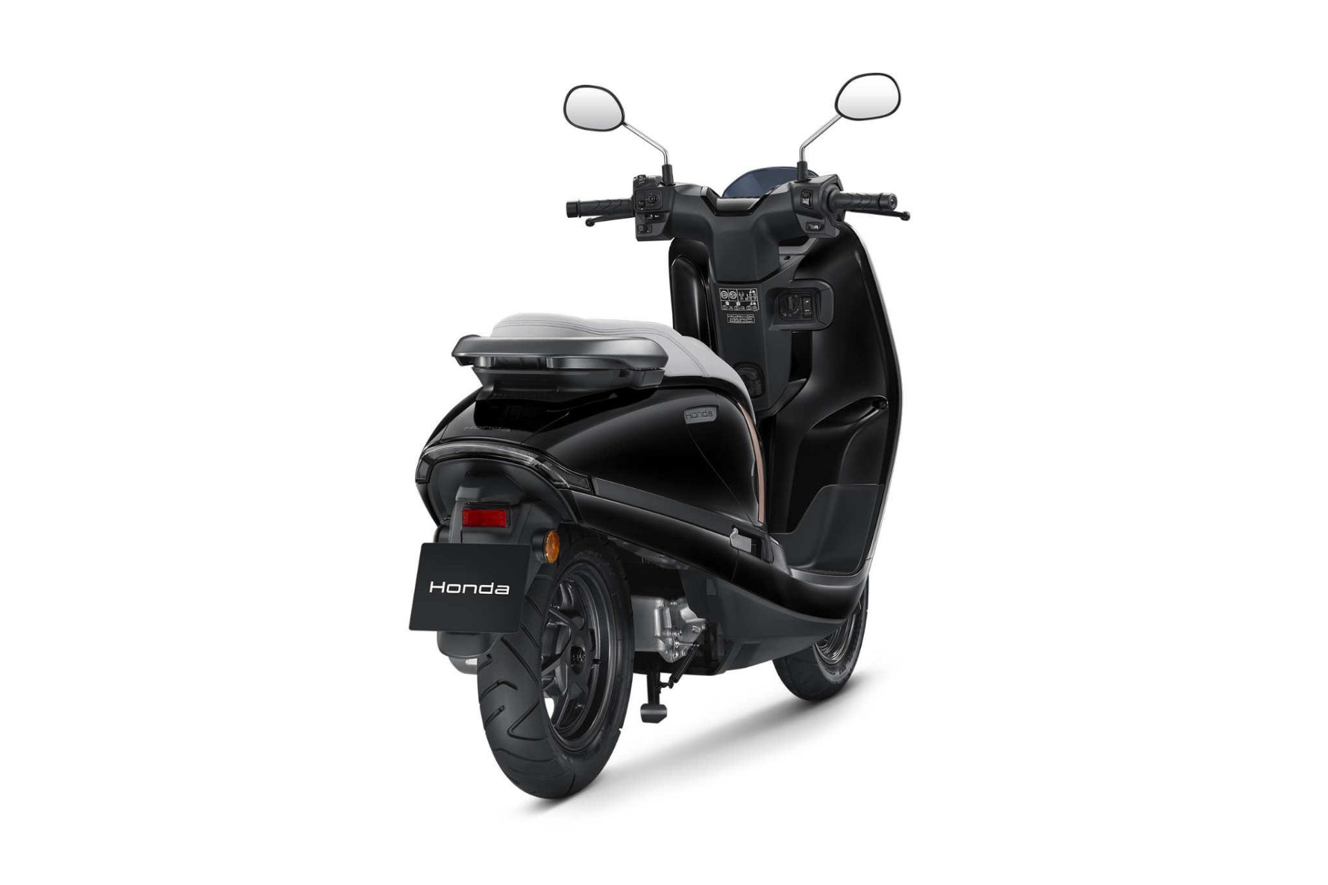 Honda UC3 được ph&aacute;t triển hướng tới nhu cầu di chuyển đ&ocirc; thị v&agrave; trang bị m&agrave;n h&igrave;nh TFT 5 inch, Honda RoadSync c&ugrave;ng hệ thống sạc theo chuẩn CHAdeMO.