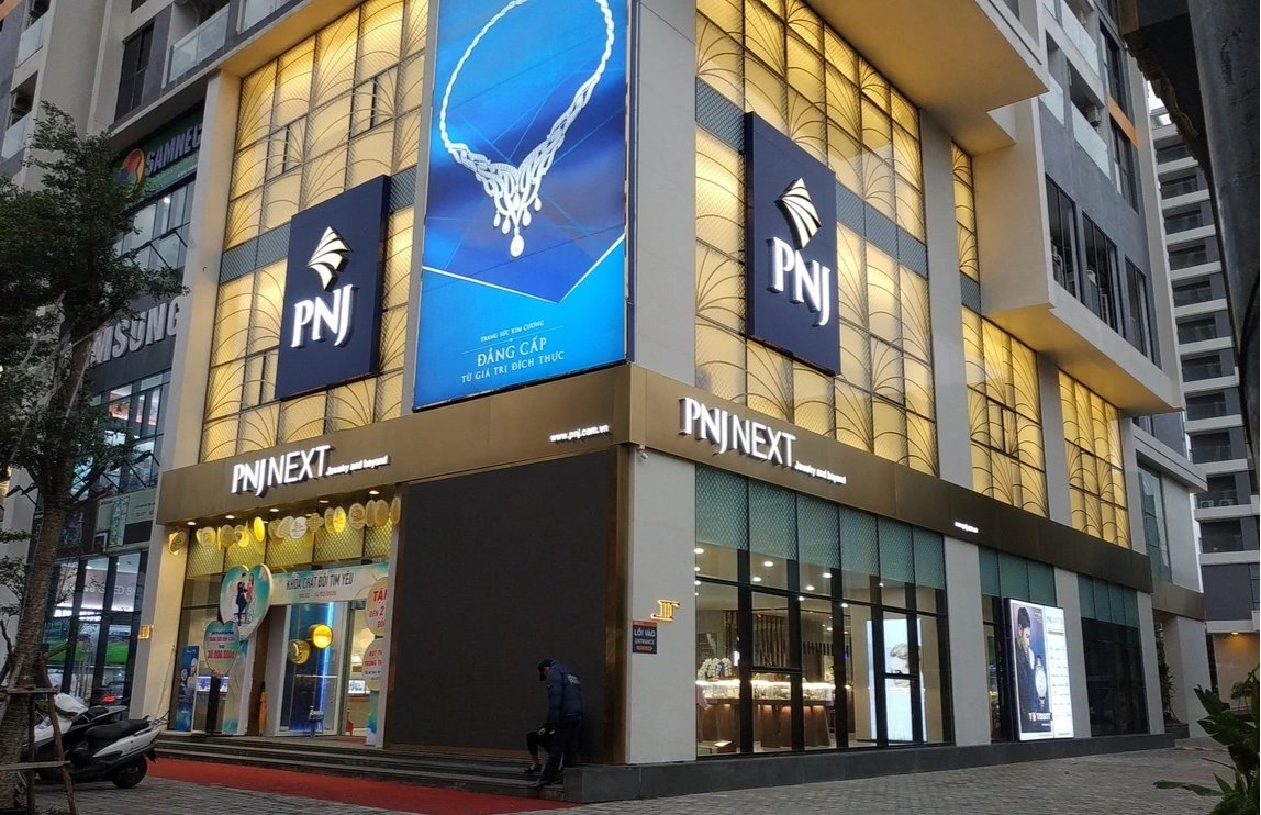 Cổ phiếu PNJ tăng trần sau cú rơi 55%, quỹ ngoại bán mạnh