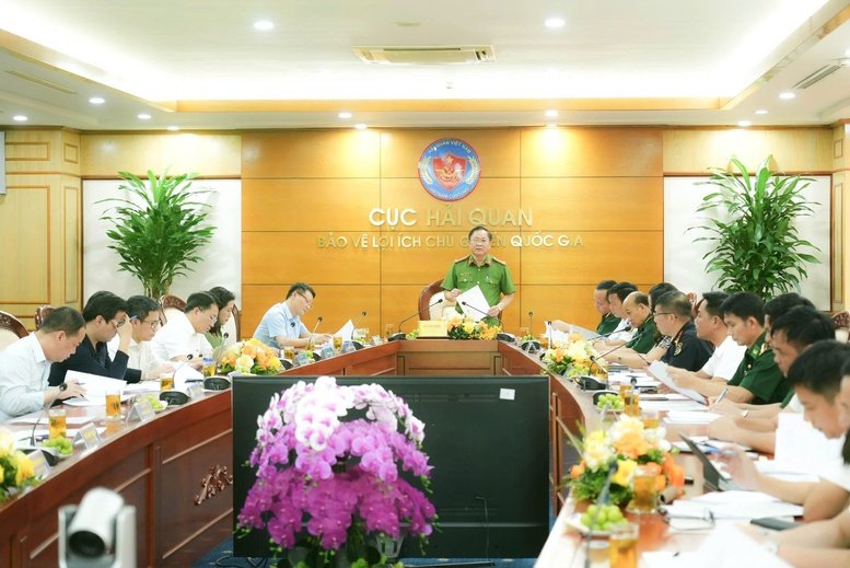 Đại t&aacute; Trần Đức Đ&ocirc;ng, Ch&aacute;nh Văn ph&ograve;ng Thường trực, Ban Chỉ đạo 389 Quốc gia chủ tr&igrave; hội nghị hội nghị giao ban với c&aacute;c cơ quan, đơn vị thực thi c&ocirc;ng t&aacute;c chống bu&ocirc;n lậu, gian lận thương mại, h&agrave;ng giả v&agrave; x&acirc;m phạm quyền sở hữu tr&iacute; tuệ - Ảnh: chinhphu.vn
