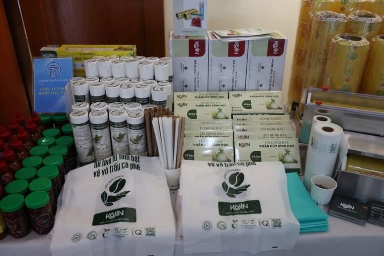 Sản phẩm bao b&igrave; th&acirc;n thiện với m&ocirc;i trường. Ảnh: Trần Đạt
