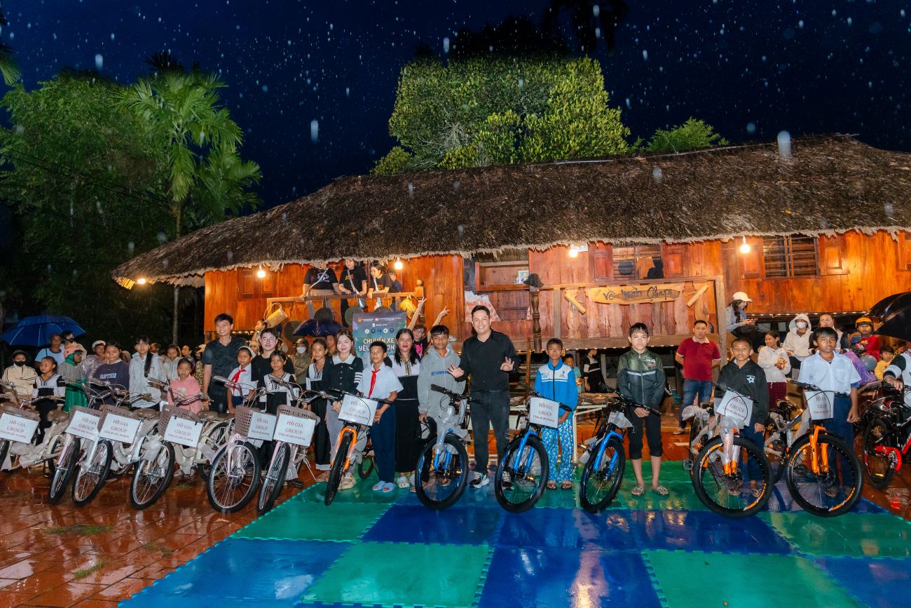 Bigo Live c&ugrave;ng c&aacute;c nh&agrave; s&aacute;ng tạo nội dung trao tặng 20 xe đạp, 270 phần qu&agrave; v&agrave; 1,5 tấn gạo, lan tỏa tinh thần sẻ chia đến phụ nữ, trẻ em c&oacute; ho&agrave;n cảnh kh&oacute; khăn tại Kh&aacute;nh Sơn, Kh&aacute;nh H&ograve;a.