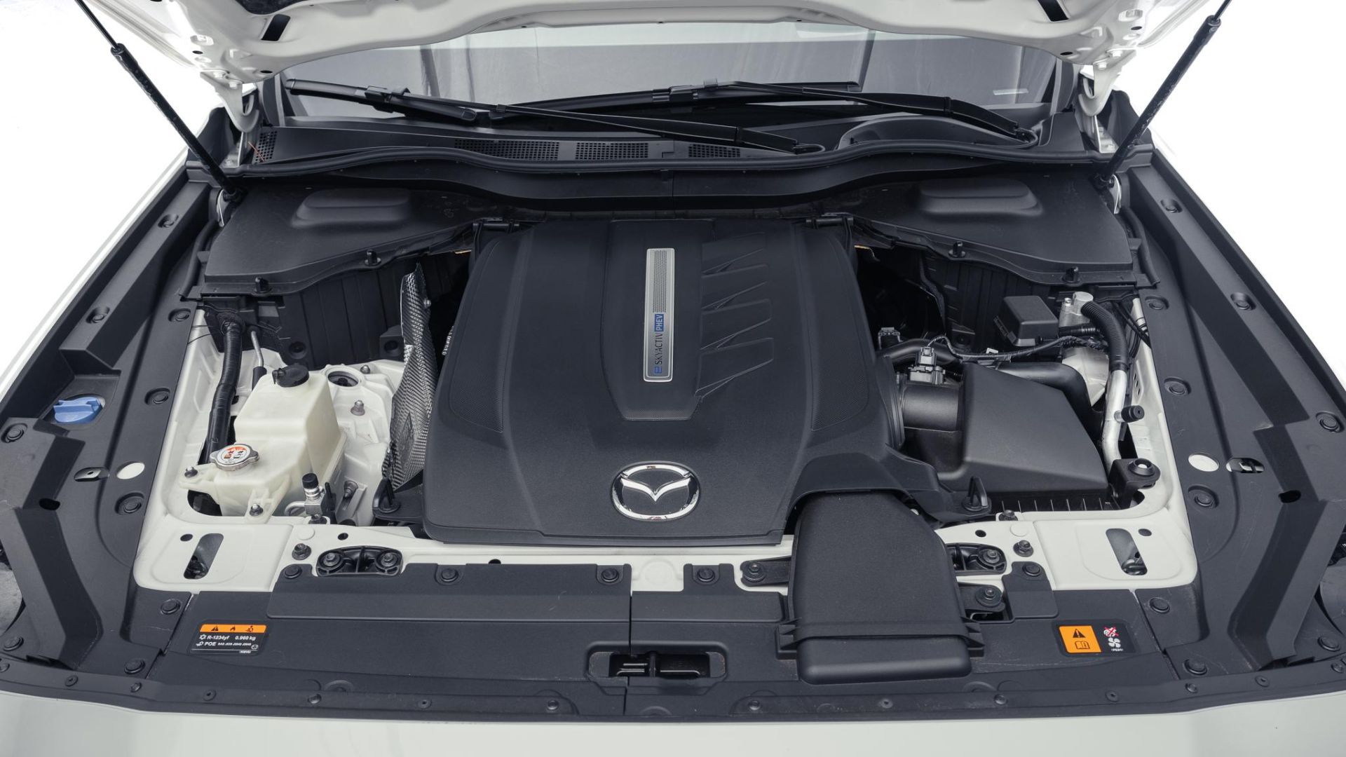 Mazda CX-90 c&oacute; hai t&ugrave;y chọn truyền động PHEV v&agrave; HEV, với c&ocirc;ng suất c&ocirc;ng bố tối đa 340 m&atilde; lực.