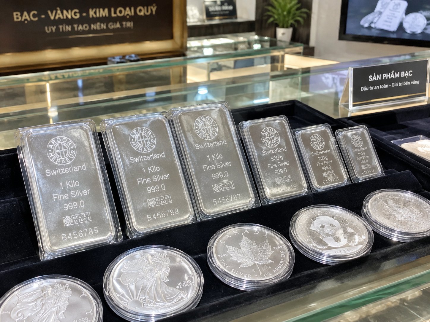 Giá bạc hôm nay 14/10: Suy giảm