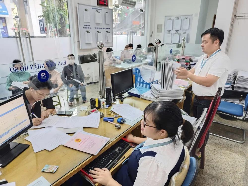 Hệ thống nghiệp vụ v&agrave; cơ sở dữ liệu đất đai hiện h&agrave;nh tiếp tục giữ vai tr&ograve; dữ liệu gốc khi H&agrave; Nội thử nghiệm Blockchain. Ảnh Internet